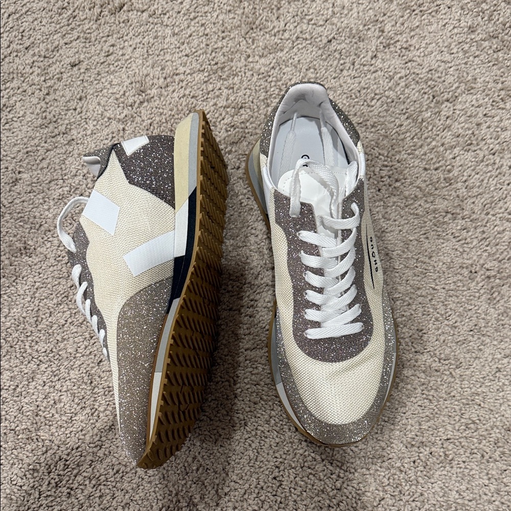 Chic ghoud Women's Sneakers in Cream and gold sparkling size 10